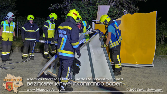 20200820 Kleintransporter prallt gegen Wasserleitungsunterfhrung in Pfaffsttten  Foto:  Stefan Schneider