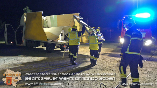 20200820 Kleintransporter prallt gegen Wasserleitungsunterführung in Pfaffstätten Foto: © Stefan Schneider 20200820 Kleintransporter prallt gegen Wasserleitungsunterführung in Pfaffstätten Foto: © Stefan Schneider