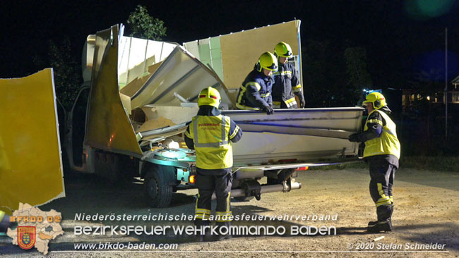 20200820 Kleintransporter prallt gegen Wasserleitungsunterfhrung in Pfaffsttten  Foto:  Stefan Schneider