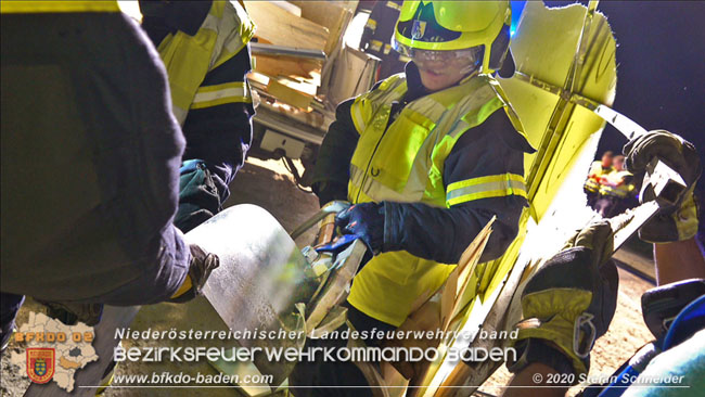 20200820 Kleintransporter prallt gegen Wasserleitungsunterfhrung in Pfaffsttten  Foto:  Stefan Schneider