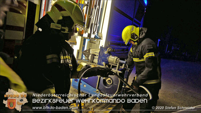 20200820 Kleintransporter prallt gegen Wasserleitungsunterführung in Pfaffstätten Foto: © Stefan Schneider 20200820 Kleintransporter prallt gegen Wasserleitungsunterführung in Pfaffstätten Foto: © Stefan Schneider