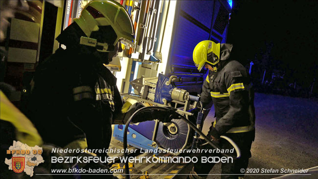 20200820 Kleintransporter prallt gegen Wasserleitungsunterfhrung in Pfaffsttten  Foto:  Stefan Schneider