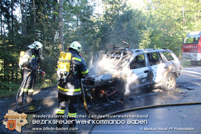 20200826 Fahrzeugbrand am Hals bei der Bezirksgrenze Foto: © ASB ÖA Markus Hackl FF Pottenstein 20200826 Fahrzeugbrand am Hals bei der Bezirksgrenze Foto: © ASB ÖA Markus Hackl FF Pottenstein