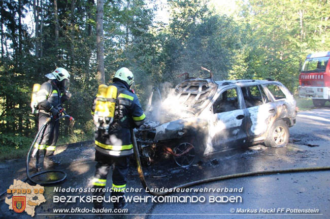 20200826 Fahrzeugbrand am Hals bei der Bezirksgrenze  Foto:  ASB A Markus Hackl FF Pottenstein