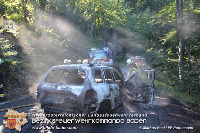 20200826 Fahrzeugbrand am Hals bei der Bezirksgrenze  Foto:  ASB A Markus Hackl FF Pottenstein