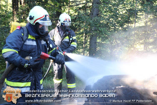 20200826 Fahrzeugbrand am Hals bei der Bezirksgrenze  Foto:  ASB A Markus Hackl FF Pottenstein