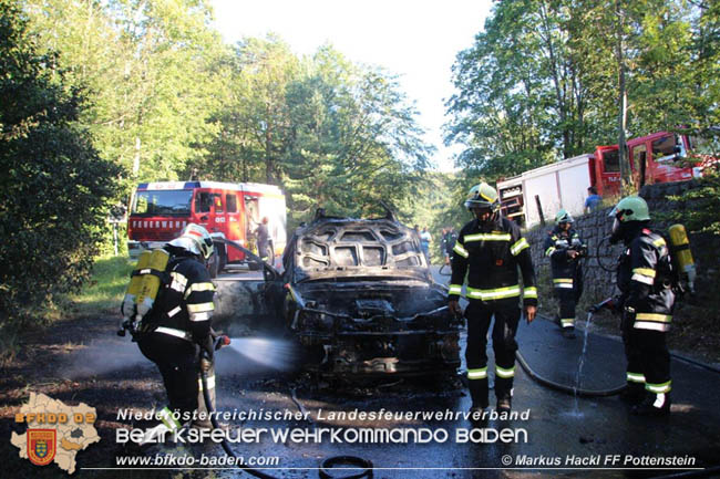 20200826 Fahrzeugbrand am Hals bei der Bezirksgrenze  Foto:  ASB A Markus Hackl FF Pottenstein