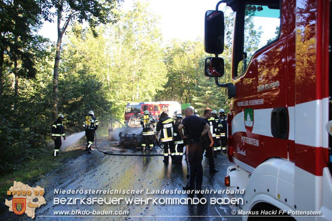 20200826 Fahrzeugbrand am Hals bei der Bezirksgrenze  Foto:  ASB A Markus Hackl FF Pottenstein