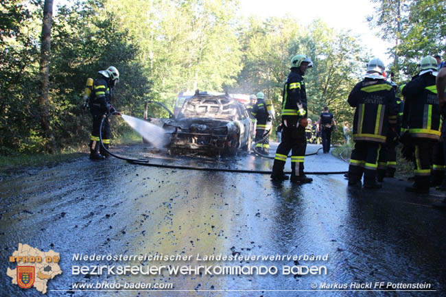 20200826 Fahrzeugbrand am Hals bei der Bezirksgrenze  Foto:  ASB A Markus Hackl FF Pottenstein