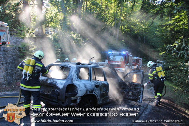 20200826 Fahrzeugbrand am Hals bei der Bezirksgrenze  Foto:  ASB A Markus Hackl FF Pottenstein