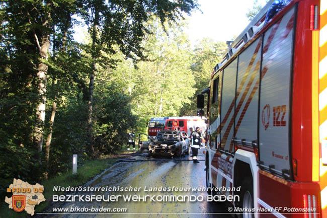 20200826 Fahrzeugbrand am Hals bei der Bezirksgrenze  Foto:  ASB A Markus Hackl FF Pottenstein
