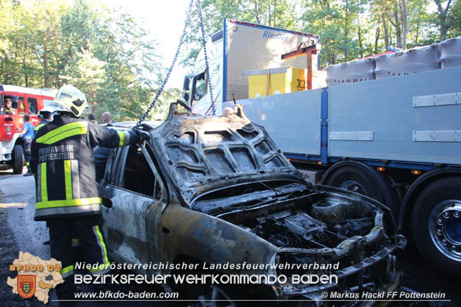 20200826 Fahrzeugbrand am Hals bei der Bezirksgrenze Foto: © ASB ÖA Markus Hackl FF Pottenstein 20200826 Fahrzeugbrand am Hals bei der Bezirksgrenze Foto: © ASB ÖA Markus Hackl FF Pottenstein