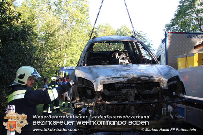 20200826 Fahrzeugbrand am Hals bei der Bezirksgrenze  Foto:  ASB A Markus Hackl FF Pottenstein