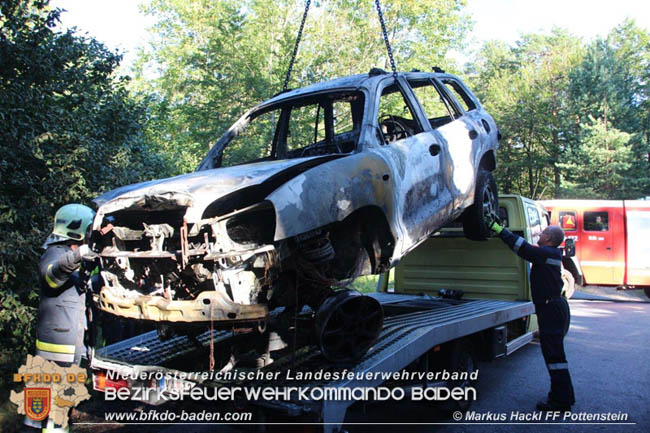 20200826 Fahrzeugbrand am Hals bei der Bezirksgrenze  Foto:  ASB A Markus Hackl FF Pottenstein