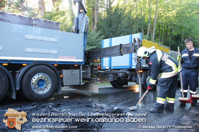 20200826 Fahrzeugbrand am Hals bei der Bezirksgrenze  Foto:  ASB A Markus Hackl FF Pottenstein