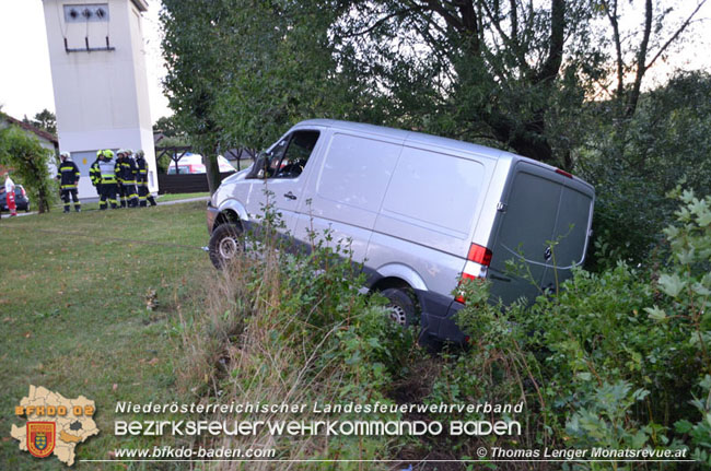 20200831 Kleintransporter verunfallt im Ortsgebiet Oberwaltersdorf  Fotos:  Thomas Lenger Monatsrevue.at