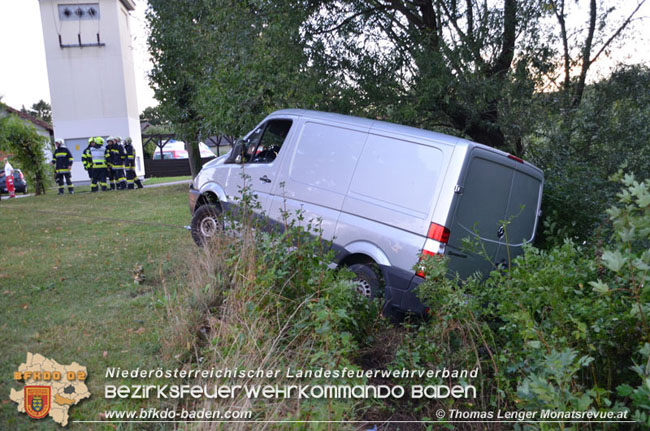 20200831 Kleintransporter verunfallt im Ortsgebiet Oberwaltersdorf Fotos: © Thomas Lenger Monatsrevue.at 20200831 Kleintransporter verunfallt im Ortsgebiet Oberwaltersdorf Fotos: © Thomas Lenger Monatsrevue.at