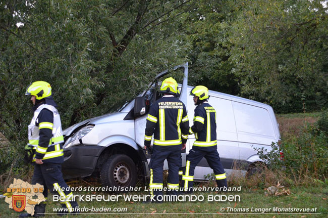 20200831 Kleintransporter verunfallt im Ortsgebiet Oberwaltersdorf Fotos: © Thomas Lenger Monatsrevue.at 20200831 Kleintransporter verunfallt im Ortsgebiet Oberwaltersdorf Fotos: © Thomas Lenger Monatsrevue.at