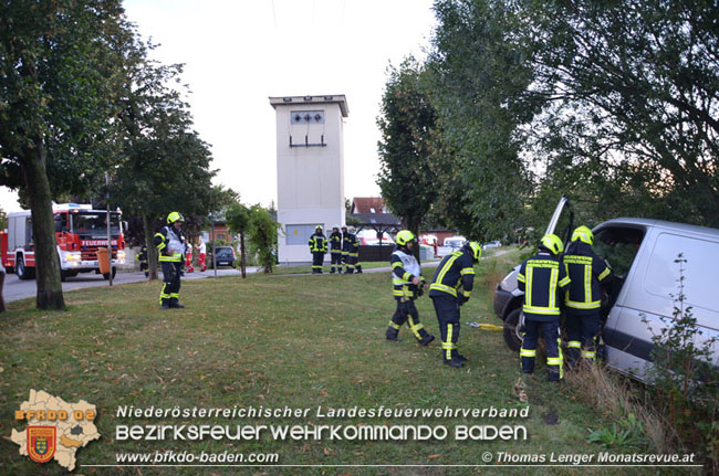 20200831 Kleintransporter verunfallt im Ortsgebiet Oberwaltersdorf Fotos: © Thomas Lenger Monatsrevue.at 20200831 Kleintransporter verunfallt im Ortsgebiet Oberwaltersdorf Fotos: © Thomas Lenger Monatsrevue.at