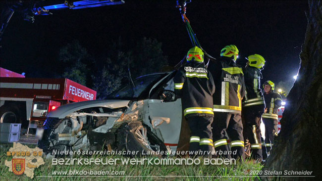 20200904 Verkehrsunfall auf der B210 im Freilandgebiet von Tribuswinkel  Foto:  Stefan Schneider