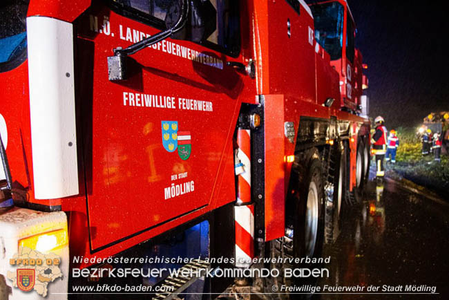 20200906 Vierachs-Lkw Kehrmaschine verunfallt auf der L157 bei Tattendorf   Foto: © Freiwillige Feuerwehr der Stadt Mödling
