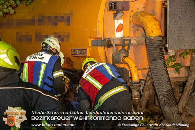 20200906 Vierachs-Lkw Kehrmaschine verunfallt auf der L157 bei Tattendorf   Foto: © Freiwillige Feuerwehr der Stadt Mödling