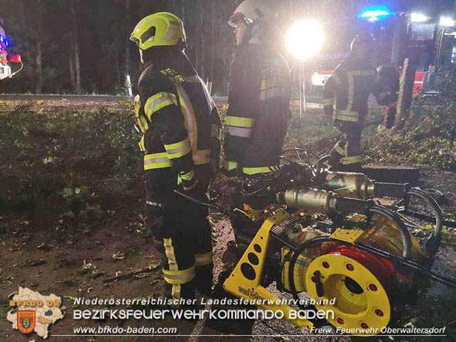 20200906 Vierachs-Lkw Kehrmaschine verunfallt auf der L157 bei Tattendorf   Foto: © FF Oberwaltersdorf
