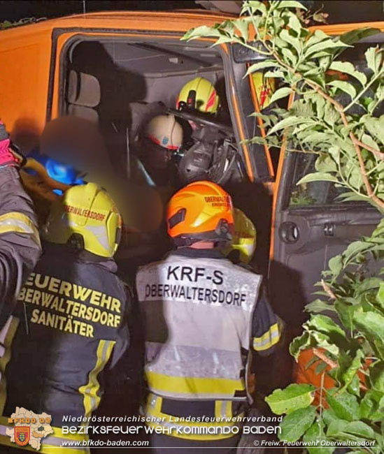 20200906 Vierachs-Lkw Kehrmaschine verunfallt auf der L157 bei Tattendorf   Foto:  FF Oberwaltersdorf