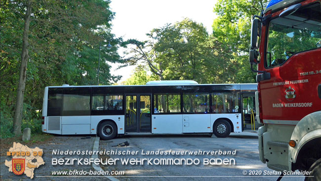 20200914 Bergung eines Linienbuses im Badener Ortsteil Weikersdof Foto: © Stefan Schneider 20200914 Bergung eines Linienbuses im Badener Ortsteil Weikersdof Foto: © Stefan Schneider