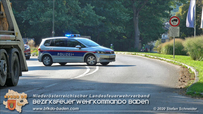 20200914 Bergung eines Linienbuses im Badener Ortsteil Weikersdof Foto: © Stefan Schneider 20200914 Bergung eines Linienbuses im Badener Ortsteil Weikersdof Foto: © Stefan Schneider