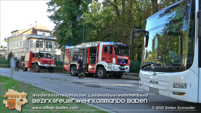 20200914 Bergung eines Linienbuses im Badener Ortsteil Weikersdof Foto: © Stefan Schneider 20200914 Bergung eines Linienbuses im Badener Ortsteil Weikersdof Foto: © Stefan Schneider