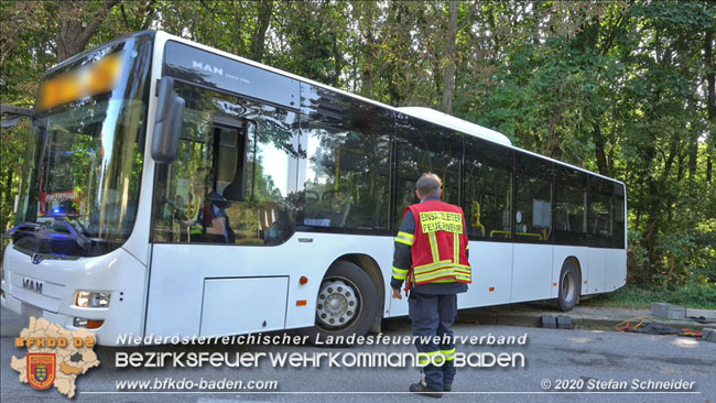 20200914 Bergung eines Linienbuses im Badener Ortsteil Weikersdof Foto: © Stefan Schneider 20200914 Bergung eines Linienbuses im Badener Ortsteil Weikersdof Foto: © Stefan Schneider