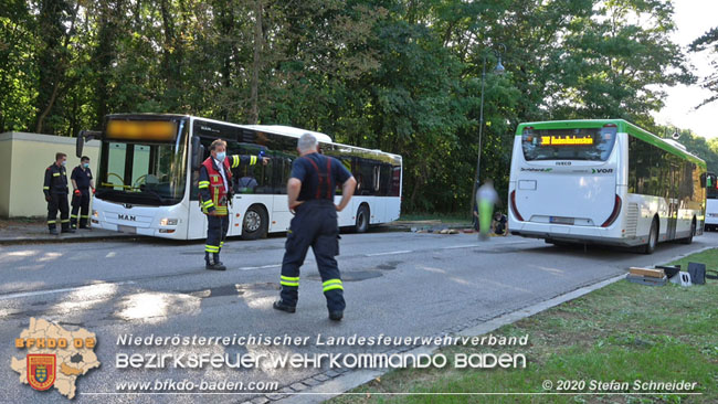 20200914 Bergung eines Linienbuses im Badener Ortsteil Weikersdof Foto: © Stefan Schneider 20200914 Bergung eines Linienbuses im Badener Ortsteil Weikersdof Foto: © Stefan Schneider