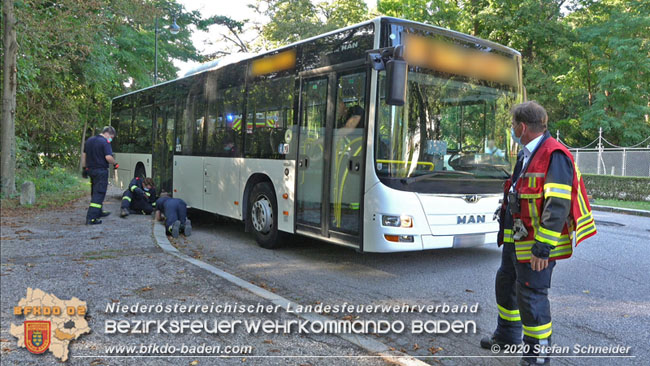20200914 Bergung eines Linienbuses im Badener Ortsteil Weikersdof Foto: © Stefan Schneider 20200914 Bergung eines Linienbuses im Badener Ortsteil Weikersdof Foto: © Stefan Schneider