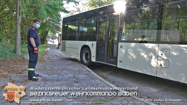 20200914 Bergung eines Linienbuses im Badener Ortsteil Weikersdof Foto: © Stefan Schneider 20200914 Bergung eines Linienbuses im Badener Ortsteil Weikersdof Foto: © Stefan Schneider