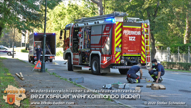 20200914 Bergung eines Linienbuses im Badener Ortsteil Weikersdof Foto: © Stefan Schneider 20200914 Bergung eines Linienbuses im Badener Ortsteil Weikersdof Foto: © Stefan Schneider