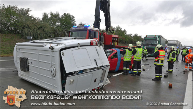 20200928 Verkehrsunfall auf der A2 Hhe Traiskirchen  Fotos:  Stefan Schneider BFK Baden