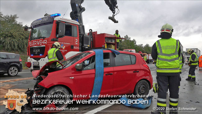 20200928 Verkehrsunfall auf der A2 Höhe Traiskirchen Fotos: © Stefan Schneider BFK Baden 20200928 Verkehrsunfall auf der A2 Höhe Traiskirchen Fotos: © Stefan Schneider BFK Baden