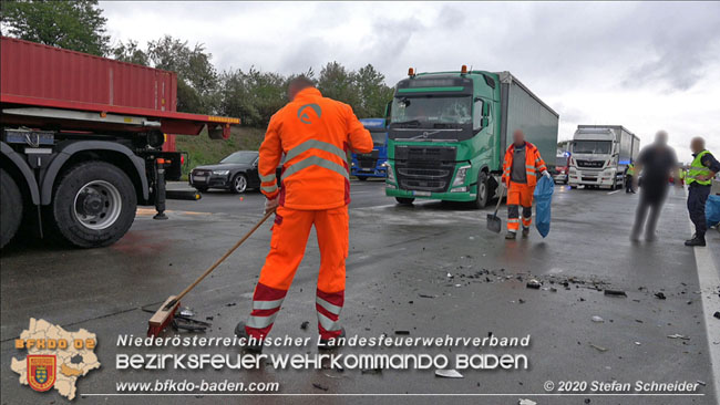 20200928 Verkehrsunfall auf der A2 Höhe Traiskirchen Fotos: © Stefan Schneider BFK Baden 20200928 Verkehrsunfall auf der A2 Höhe Traiskirchen Fotos: © Stefan Schneider BFK Baden