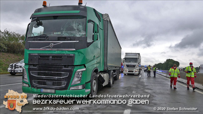 20200928 Verkehrsunfall auf der A2 Hhe Traiskirchen  Fotos:  Stefan Schneider BFK Baden