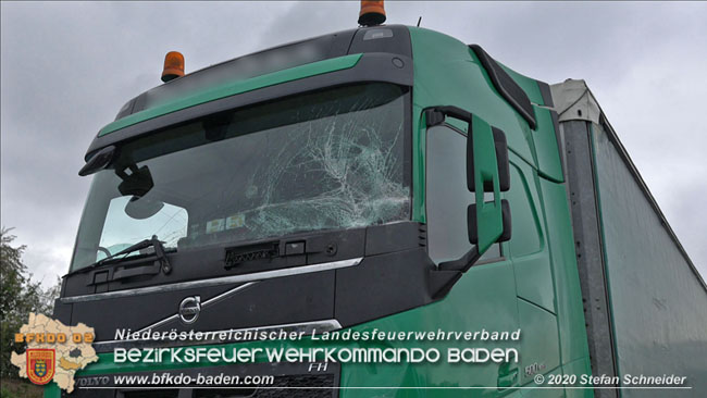 20200928 Verkehrsunfall auf der A2 Höhe Traiskirchen Fotos: © Stefan Schneider BFK Baden 20200928 Verkehrsunfall auf der A2 Höhe Traiskirchen Fotos: © Stefan Schneider BFK Baden