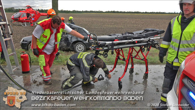 20200928 Verkehrsunfall Mllersdorf - Mnchendorf  Fotos:  Stefan Schneider BFK Baden