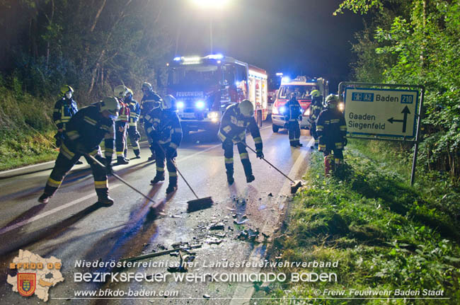 20201007 Verkehrsunfall auf der LB210 im Helenental  Fotos: © FF Baden-Stadt 20201007 Verkehrsunfall auf der LB210 im Helenental  Foto: © FF Baden-Stadt 