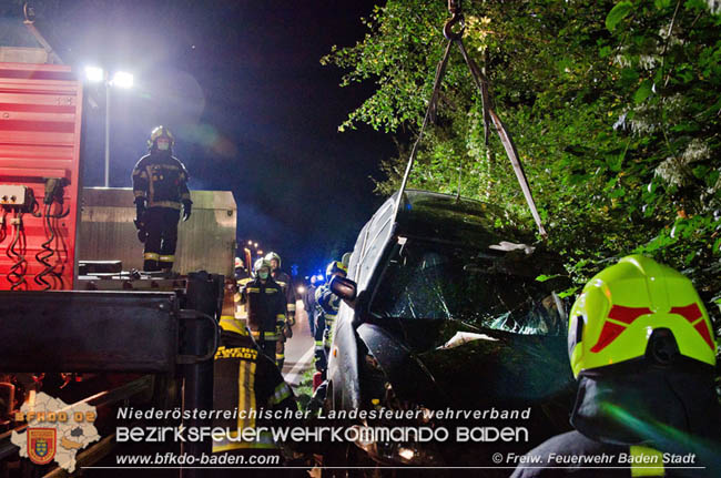 20201007 Verkehrsunfall auf der LB210 im Helenental  Foto: © FF Baden-Stadt 