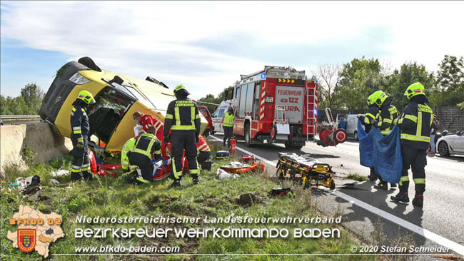 20201009 Schwerer Verkehrsunfall auf der A2 zwischen Leobersdorf und Wllersdorf  Foto:  Stefan Schneider BFK BADEN