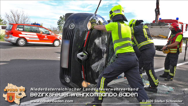 20201009 Schwerer Verkehrsunfall auf der A2 zwischen Leobersdorf und Wllersdorf  Foto:  Stefan Schneider BFK BADEN