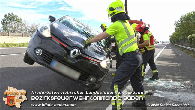 20201009 Schwerer Verkehrsunfall auf der A2 zwischen Leobersdorf und Wöllersdorf Foto: © Stefan Schneider BFK BADEN 20201009 Schwerer Verkehrsunfall auf der A2 zwischen Leobersdorf und Wöllersdorf Foto: © Stefan Schneider BFK BADEN