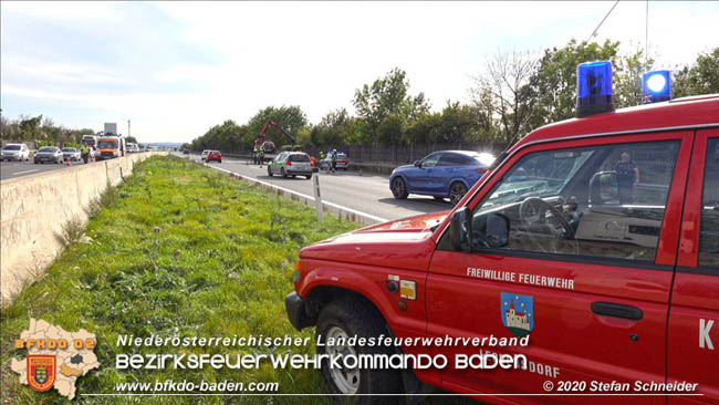 20201009 Schwerer Verkehrsunfall auf der A2 zwischen Leobersdorf und Wllersdorf  Foto:  Stefan Schneider BFK BADEN