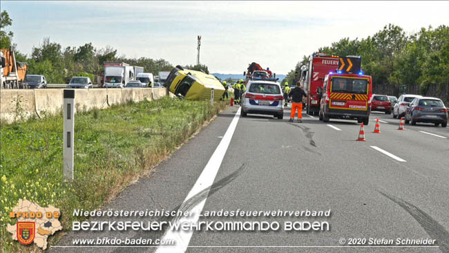 20201009 Schwerer Verkehrsunfall auf der A2 zwischen Leobersdorf und Wllersdorf  Foto:  Stefan Schneider BFK BADEN