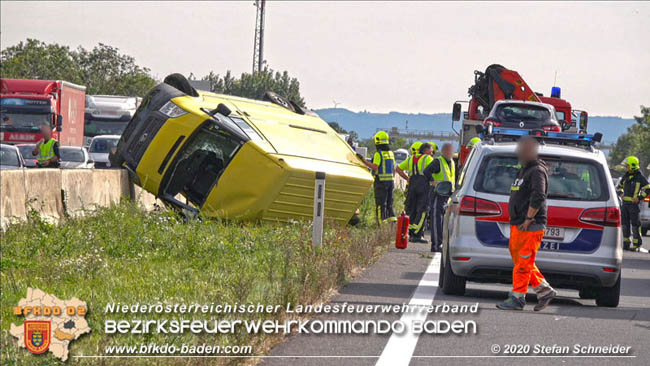 20201009 Schwerer Verkehrsunfall auf der A2 zwischen Leobersdorf und Wllersdorf  Foto:  Stefan Schneider BFK BADEN